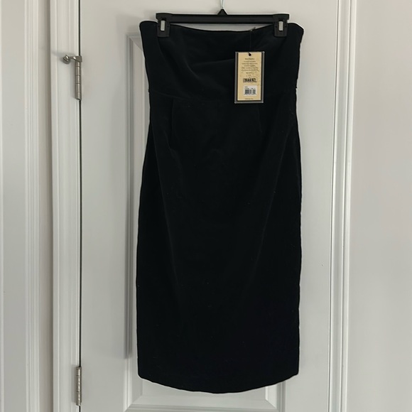 Bitten by Sarah Jessica Parker Dresses & Skirts - Black strapless velvet dress